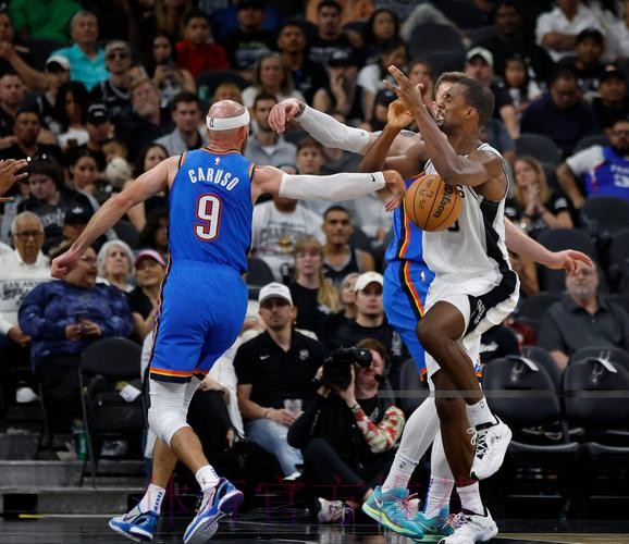 常规赛1月14日:马刺VS雷霆 福克斯集锦 常规赛1月14日:马刺VS雷霆 福克斯集锦